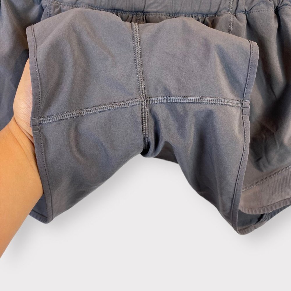 🔴SOLD🔴Lululemon Hotty Hot Short II (Long 4") Dark Carbon - Picture 4 of 5